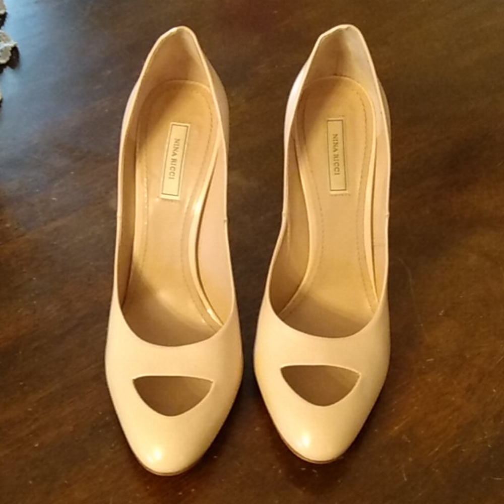 Beautiful leather Nina Ricci heels